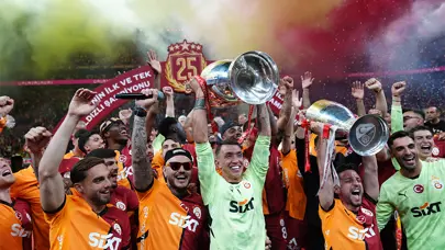 Galatasaray şampiyonluğu taraftarlarıyla kutladı