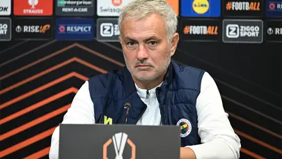 Çekya'ya 18 futbolcuyla giden Jose Mourinho: "Bu durumu gülerek karşılamamız gerekiyor"