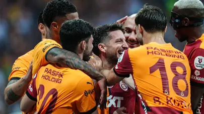 Galatasaray sezonu 3 puanla bitirdi: Muslera ve Mertens'ten galibiyetle veda