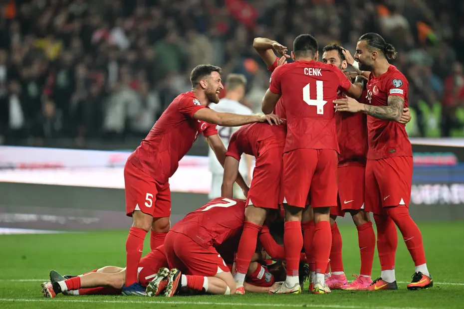 "Montella’nın adamları" | Spor yazarları Türkiye-Letonya maçı için ne dedi? - 3