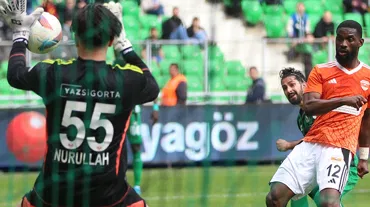 Sakaryaspor tehlikeli bölgeden uzaklaştı