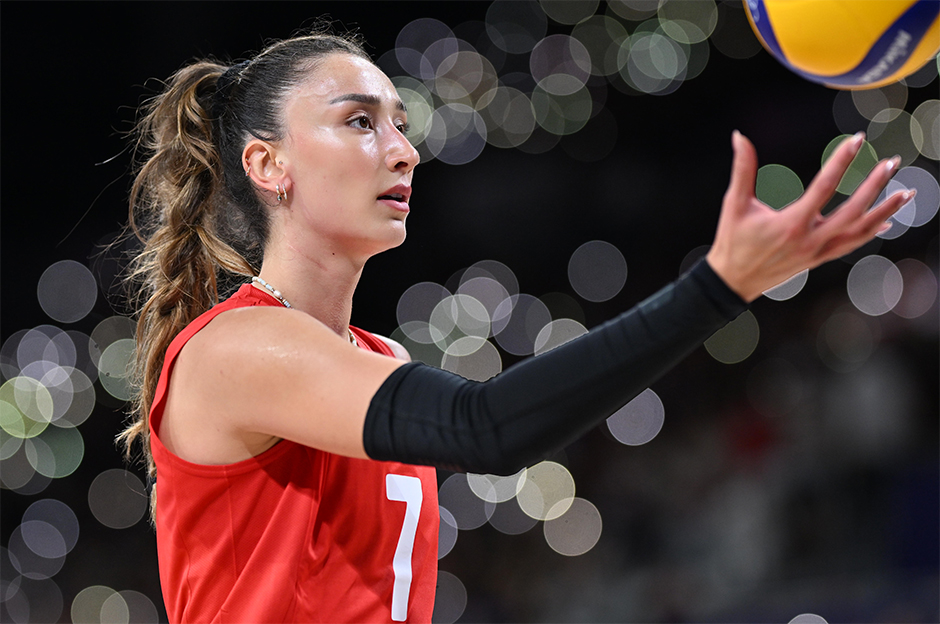 Hande Baladın'dan transferine dair net açıklama geldi: Eczacıbaşı'ndan ayrılıyor mu?