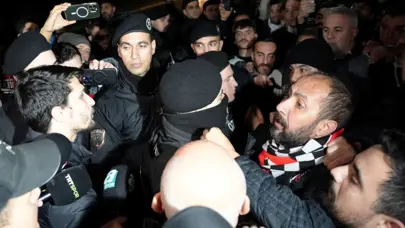 Beşiktaş kafilesine büyük tepki: Necip Uysal taraftarın isyanına cevap verdi