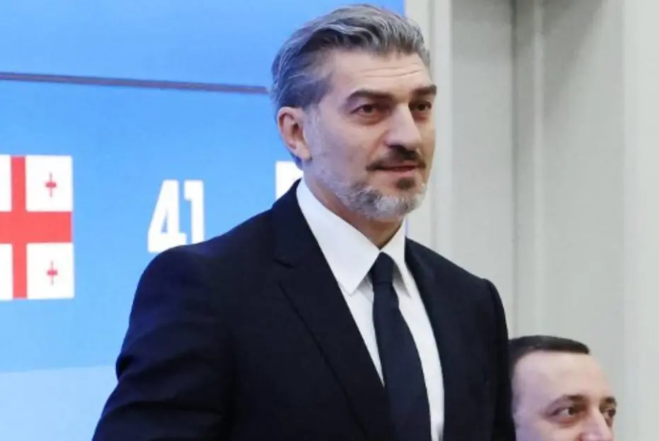 Dünya devinin eski yıldızı komşuda cumhurbaşkanı adayı oldu: Kazanmasına kesin gözüyle bakılıyor - 2 Dünya devinin eski yıldızı komşuda cumhurbaşkanı adayı oldu: Kazanmasına kesin gözüyle bakılıyor - 2