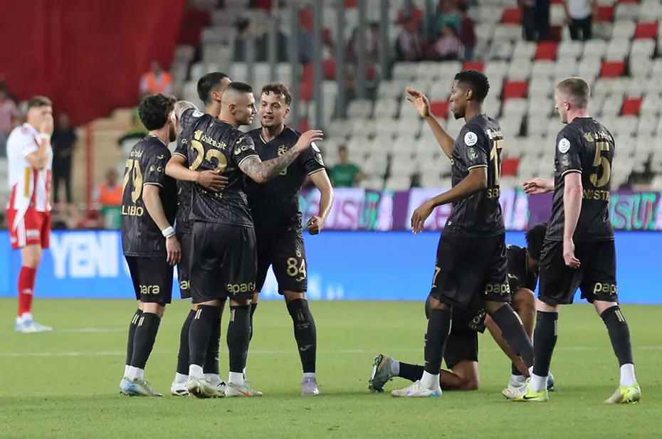 Dünyanın en iyi takımları belli oldu: Galatasaray ile Fenerbahçe sıralamada alt alta - 16