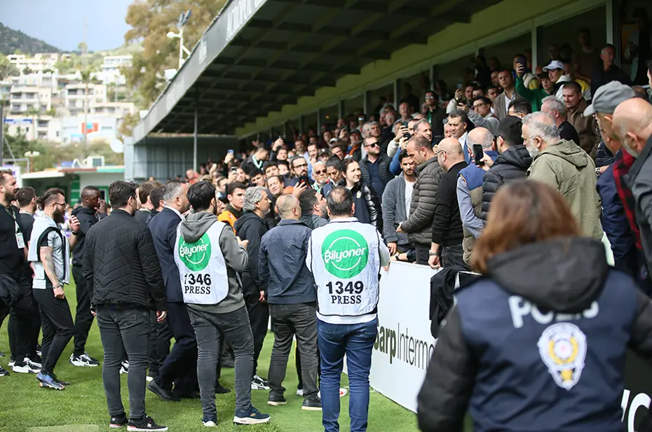 1. Lig'de olaylı maç: Hocalar ve kaptanlar oyundan atıldı - 8 1. Lig'de olaylı maç: Hocalar ve kaptanlar oyundan atıldı - 8