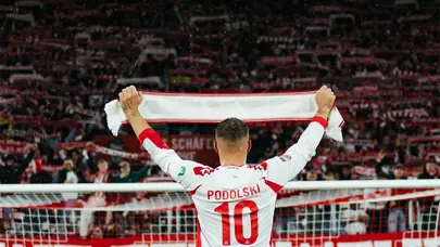 Lukas Podolski gözyaşlarıyla veda etti