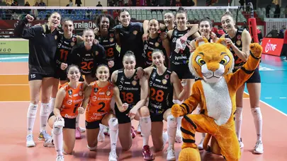 Eczacıbaşı Dynavit, Kupa Voley'de yarı finale yükseldi