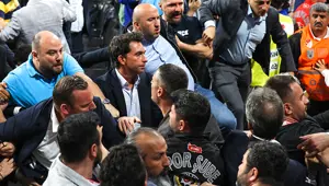 Anadolu Efes - Fenerbahçe maçının ardından ortalık karıştı Anadolu Efes - Fenerbahçe maçının ardından ortalık karıştı