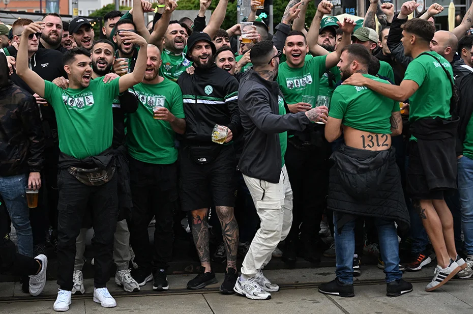 UEFA Konferans Ligi finali öncesinde ortalık karıştı - 1 UEFA Konferans Ligi finali öncesinde ortalık karıştı - 1