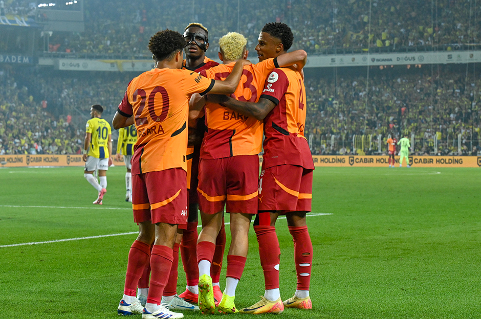 Derbi yorumu: Spor yazarları Fenerbahçe-Galatasaray maçı için ne dedi?