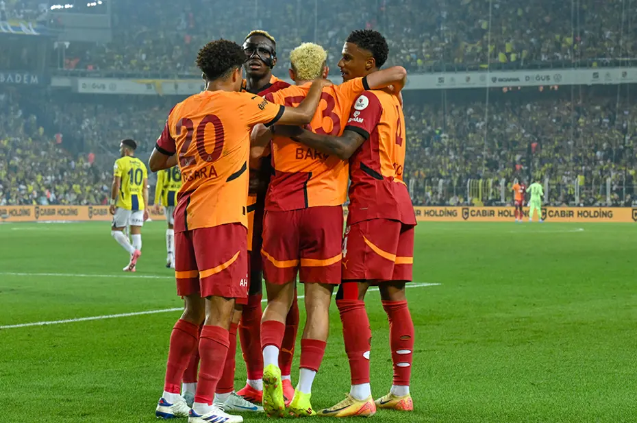 Dev derbi dünya basınında: "Osimhen ve Mertens muhteşem, Mourinho nakavt" - 9