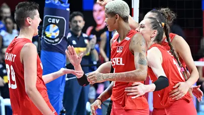 Avrupa Şampiyonu Filenin Sultanları yurda döndü