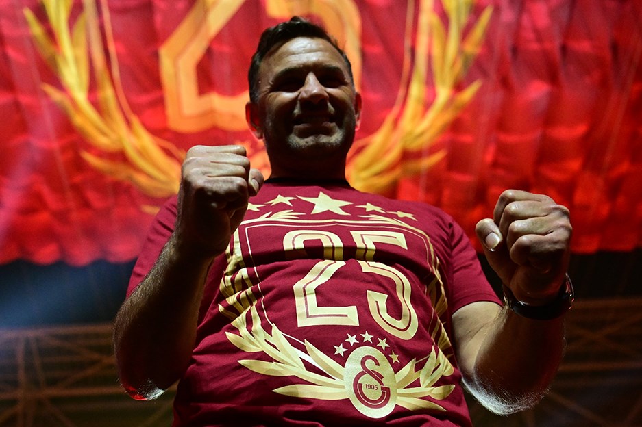 Okan Buruk: "4 gün arayla 2 kupa kazanmak inanılmaz bir mutluluk"