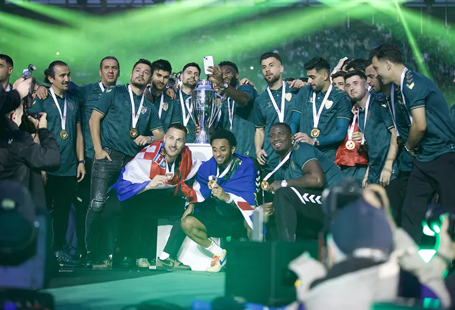 Şampiyon Kocaelispor kupasına kavuştu - 1