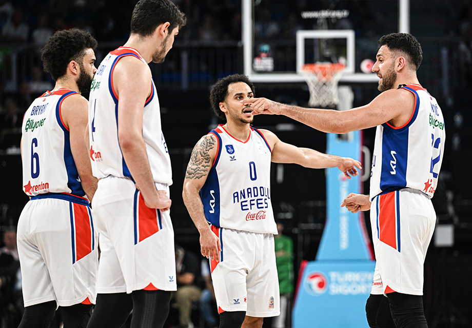 Anadolu Efes şampiyonluğa göz kırpıyor: Seri 2-0 oldu