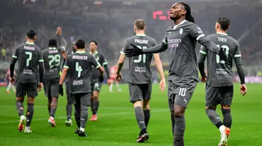 Milan yıldızı Leao ile 3 puanı kaptı