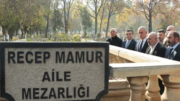 TFF Başkanı Hacıosmanoğlu, Kayserispor'un eski başkanı Recep Mamur'un kabrini ziyaret etti