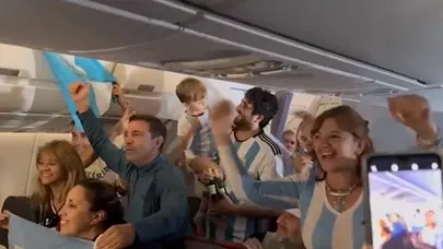 THY uçağında Dünya Kupası finali coşkusu