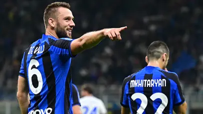 Fenerbahçe ve Galatasaray ile anılan de Vrij'den transfer açıklaması