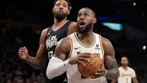 Los Angeles derbisine LeBron James damgası Los Angeles derbisine LeBron James damgası