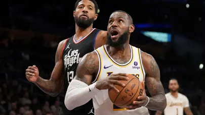 Los Angeles derbisine LeBron James damgası