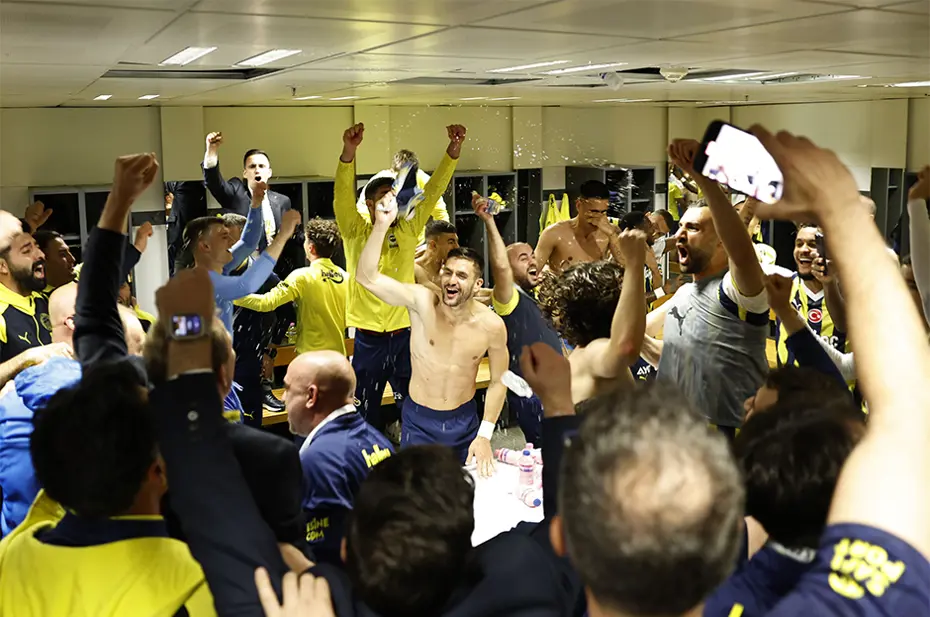 Fenerbahçe soyunma odasından paylaştı, taktik tahtasında yazanlar dikkat çekti - 5