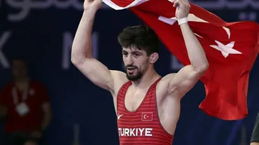 Milli güreşçilerden Macaristan'da iki madalya