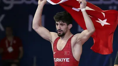 Milli güreşçilerden Macaristan'da iki madalya