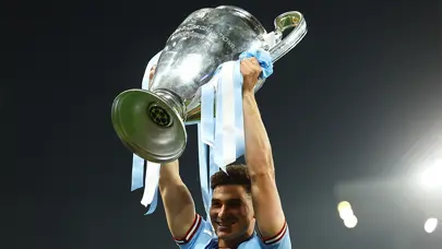 Julian Alvarez'in harika sezonu: Kazandığı kupalarla tarihe geçti