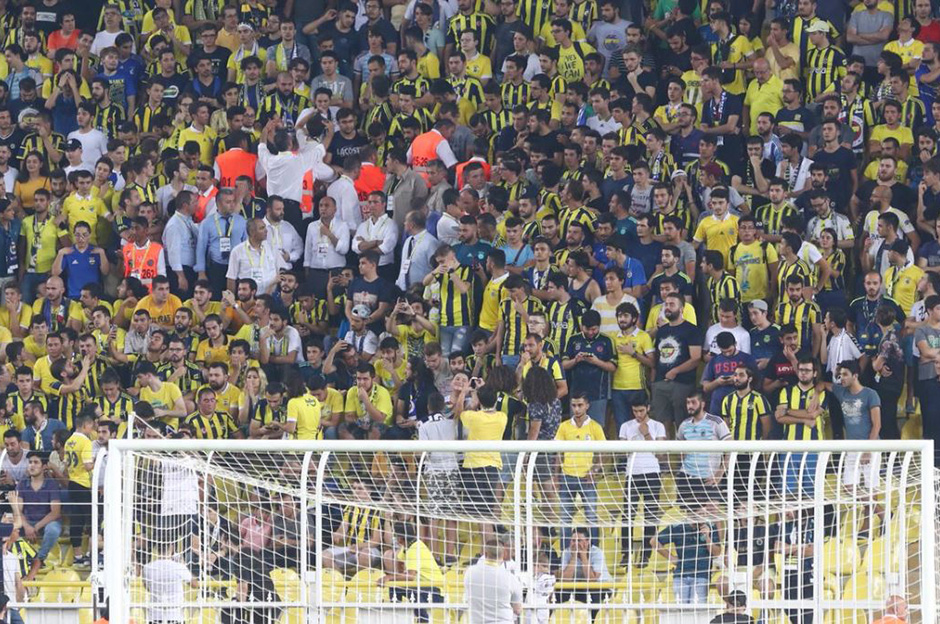 Ali Koç kale arkasında