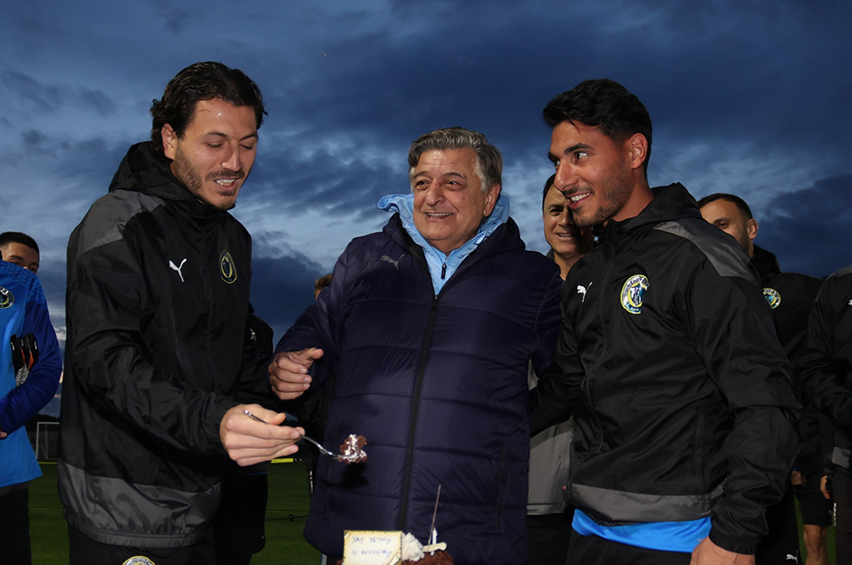 Yılmaz Vural'a esprili doğum günü kutlaması