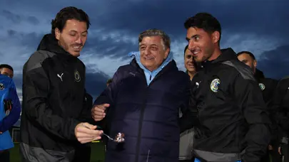 Yılmaz Vural'a esprili doğum günü kutlaması