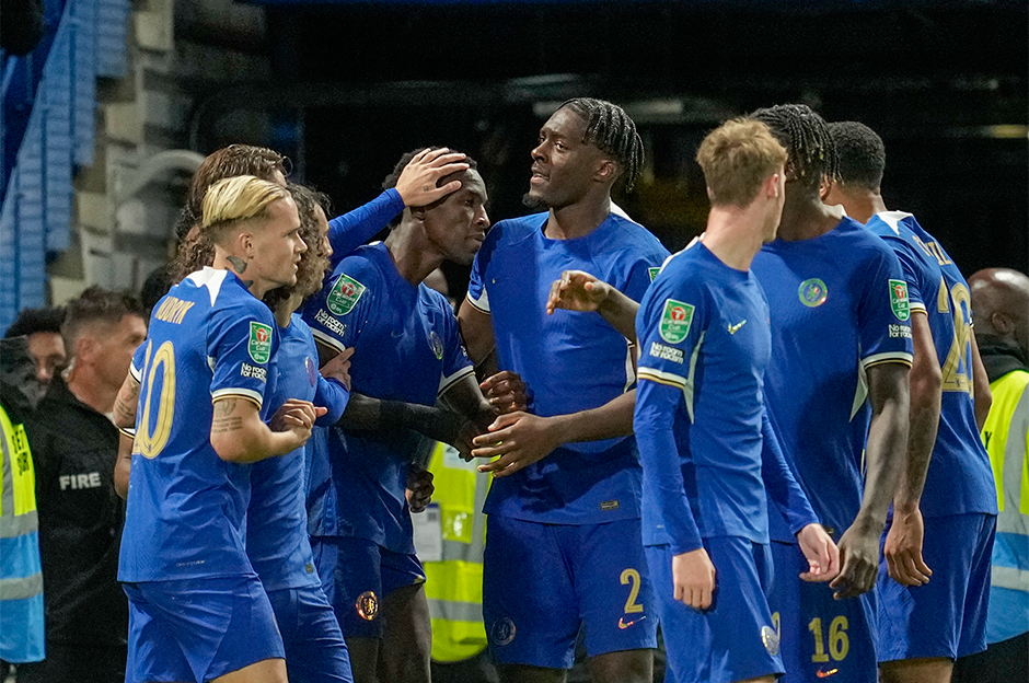 Arsenal ve Chelsea tek golle turladı