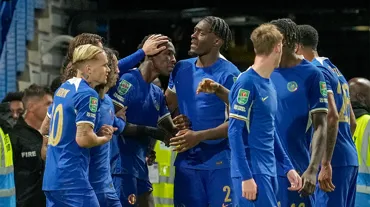 Arsenal ve Chelsea tek golle turladı