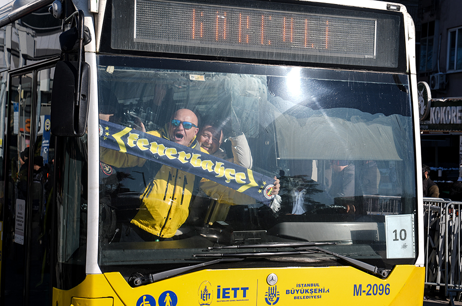 Fenerbahçeli taraftarların derbi yolculuğu başladı
