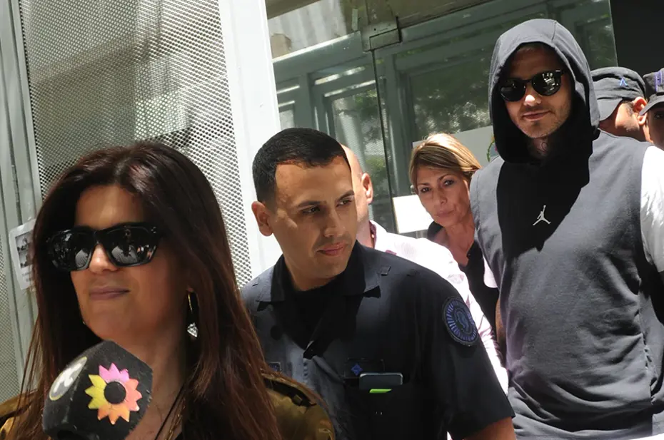 Wanda Nara'dan şok Icardi ihbarı: Polisler hemen kaldığı eve gitti - 4 Wanda Nara'dan şok Icardi ihbarı: Polisler hemen kaldığı eve gitti - 4