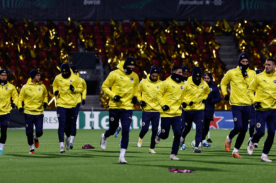 Fenerbahçe'den kar ve suni çim önlemi