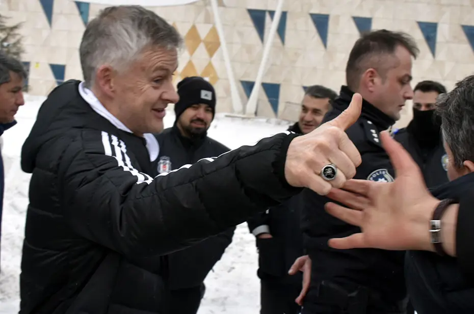 Solskjaer'e Sivas'ta Osmanlı tuğralı yüzük hediyesi - 6 Solskjaer'e Sivas'ta Osmanlı tuğralı yüzük hediyesi - 6