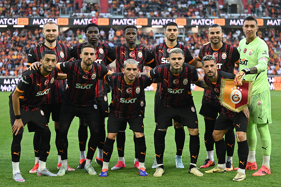 Galatasaray 8. Süper Kupa için sahaya çıkıyor