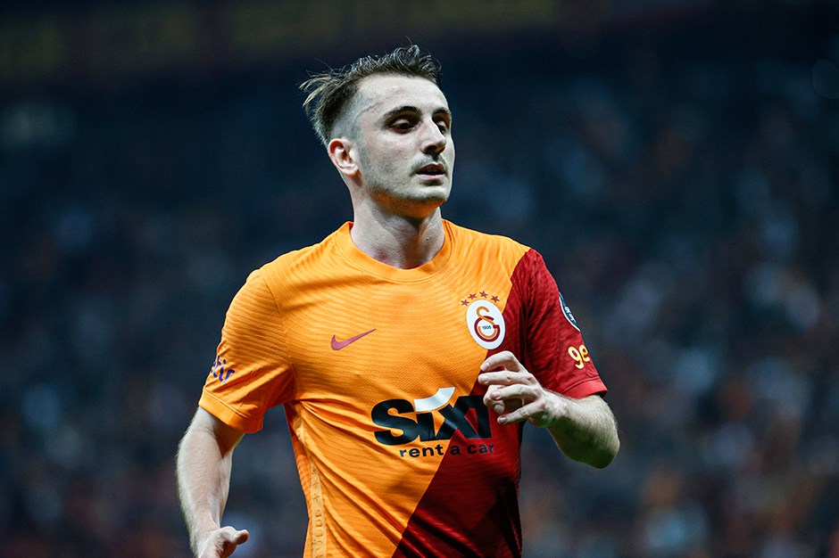 Kerem Aktürkoğlu, hat-trick yaptığı topu depremzedeler için bağışladı