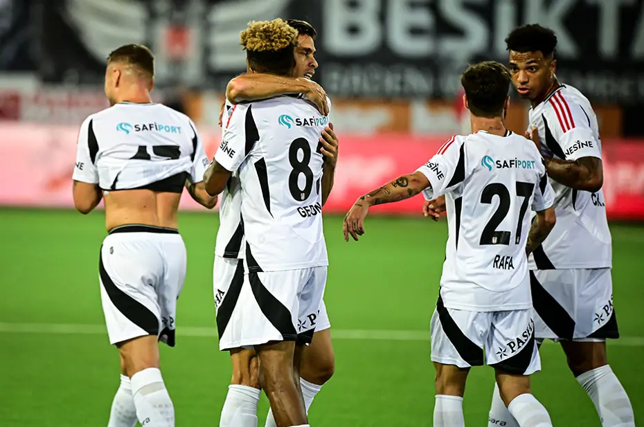 "İki bek ve sol stoper lazım" | Spor yazarları, Beşiktaş'ı değerlendirdi - 4
