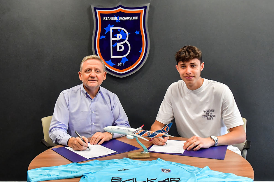 Başakşehir, genç kalecisi Deniz Dilmen'le sözleşme uzattı