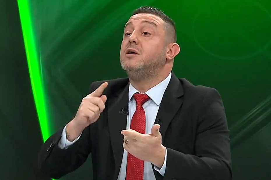 Nihat Kahveci "Fenomen" diye ironi yaparak eleştirdi: "Fenerbahçe'de çok büyük bir futbolcu var" - 1