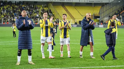 "Özür dilekçesi gibi bir galibiyet" | Spor yazarları Fenerbahçe için ne dedi?
