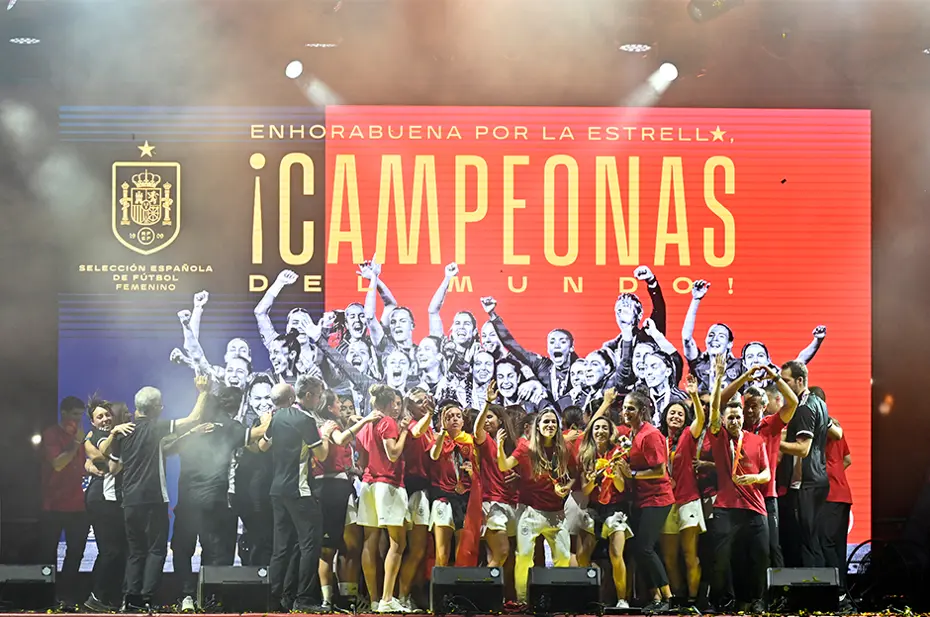 İspanya Dünya Kupası şampiyonluğunu taraftarlarıyla kutladı - 10