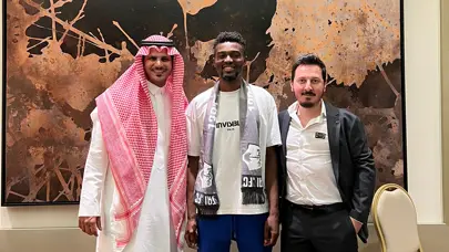 Bernard Mensah, yeni takımıyla sözleşme imzaladı