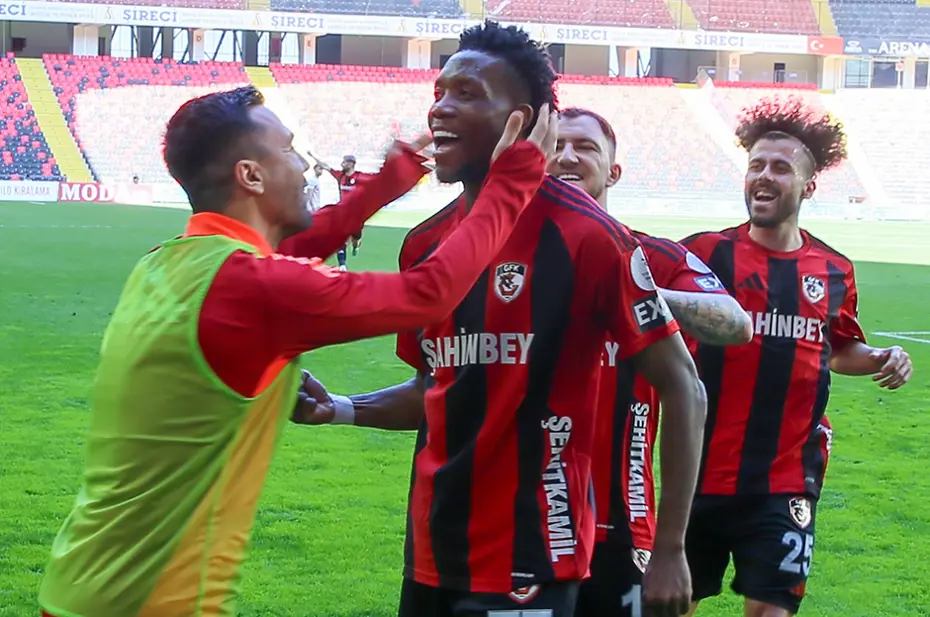 Gaziantep FK'ye Fenerbahçe maçı öncesi 3 kötü haber birden - 3