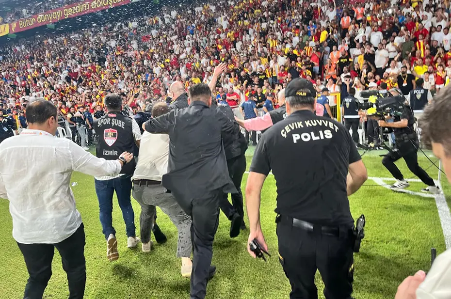 Fenerbahçe'den Ali Koç'a yapılan saldırı için sert sözler - 6 Fenerbahçe'den Ali Koç'a yapılan saldırı için sert sözler - 6