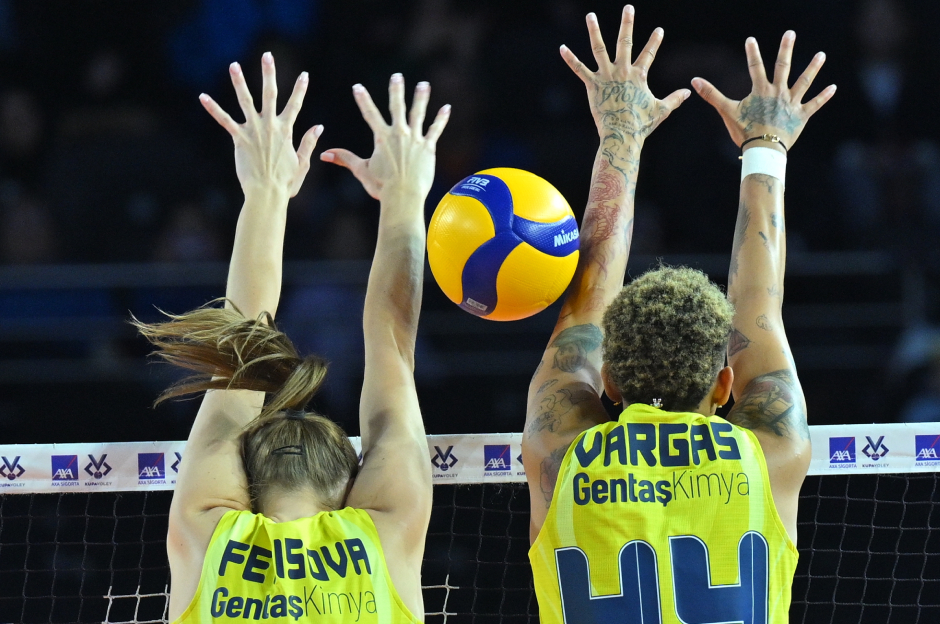 Fenerbahçe Opet, Türk Hava Yolları'nı devirip finale çıktı